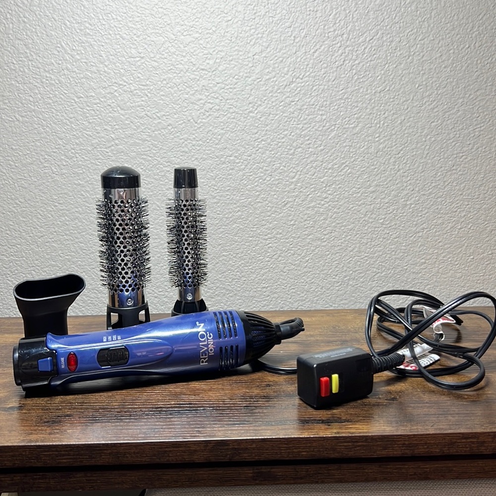 4pc Revlon Ionic RV 440 Hot Air Styler/Hairdryer